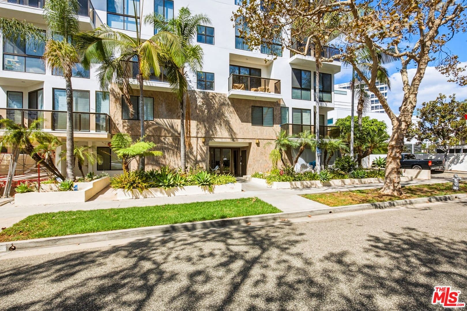 Beverly Hills Condo: 121 South Canon Drive