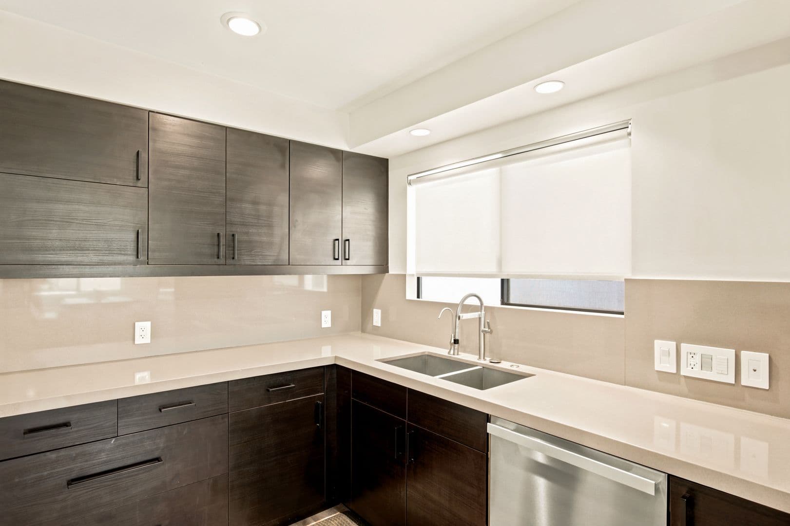 Marina del Rey Apartment: 21-23 Privateer Street