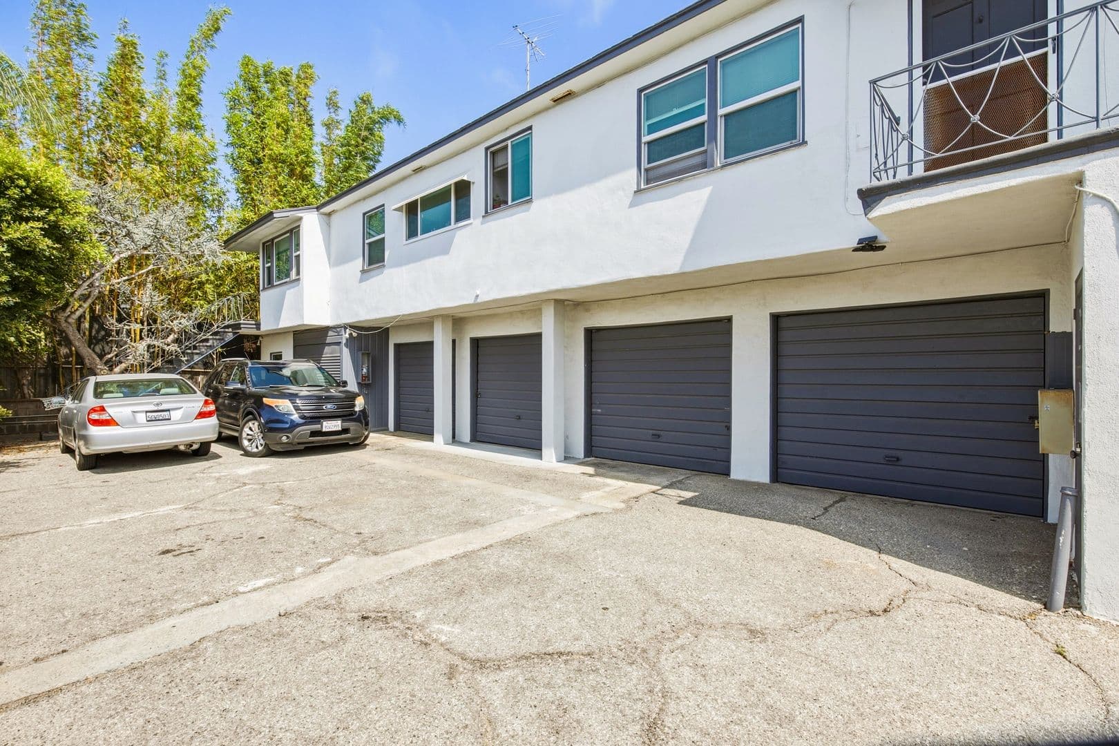 Santa Monica Apartment: 2521 Euclid Street