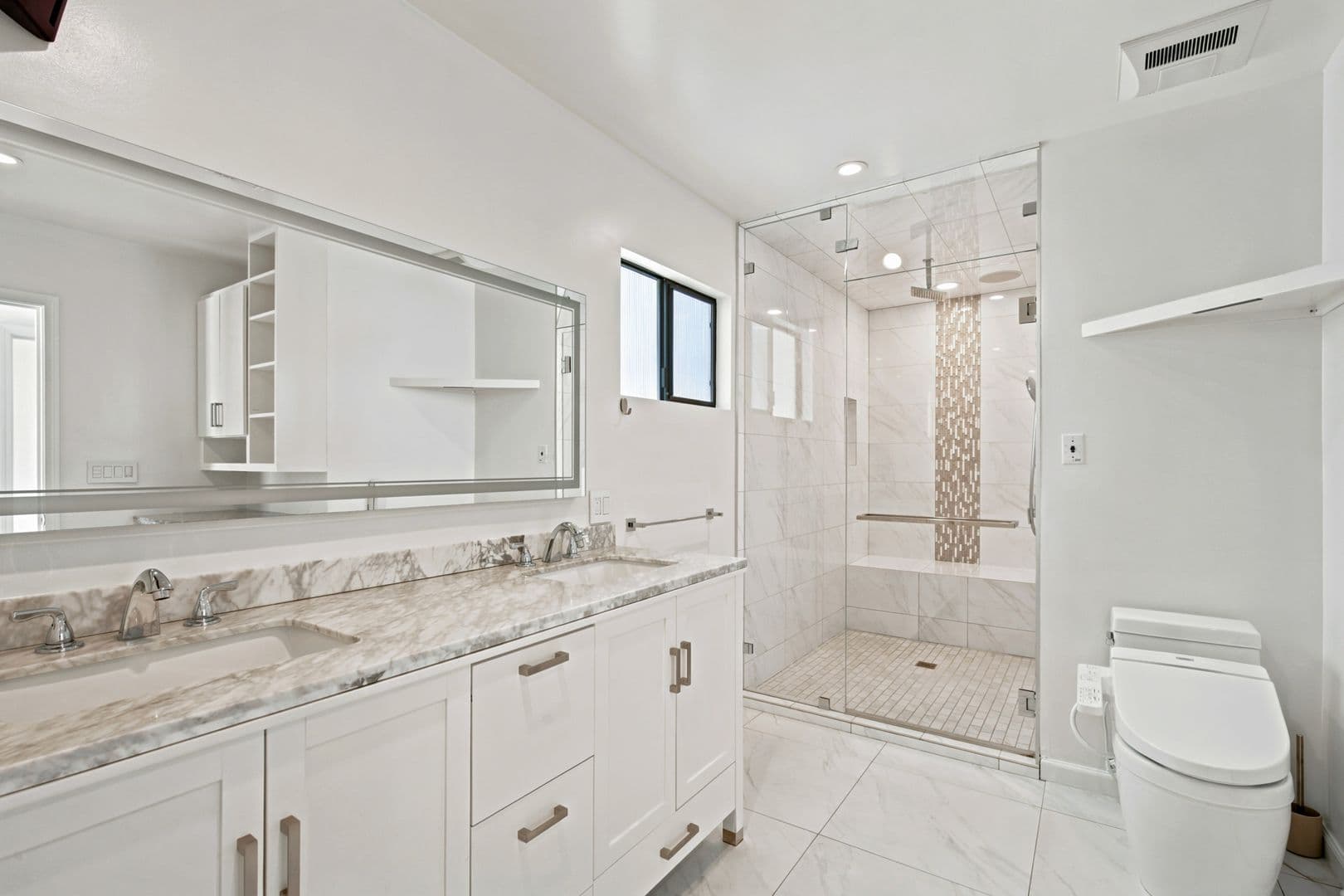 Marina del Rey Apartment: 21-23 Privateer Street