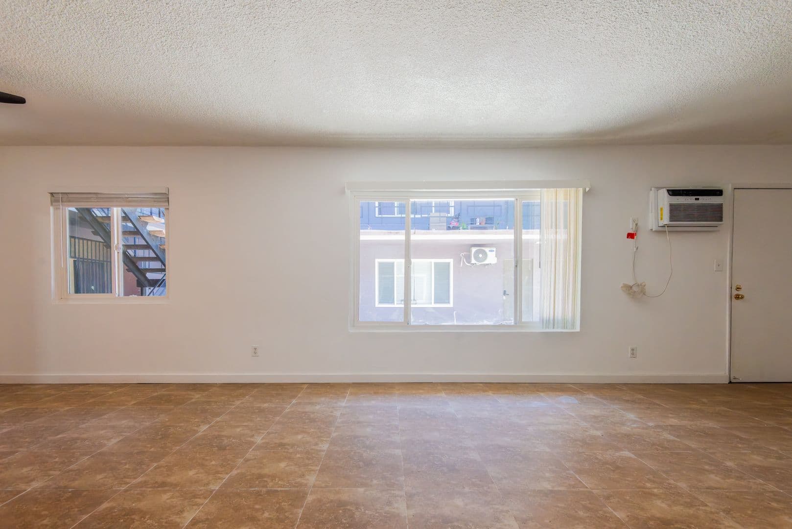 North Hollywood Apartment: 13135 Vanowen Street