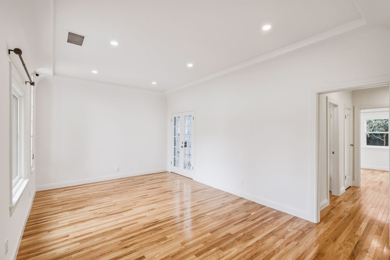 Los Angeles House: 525 N Crescent Heights