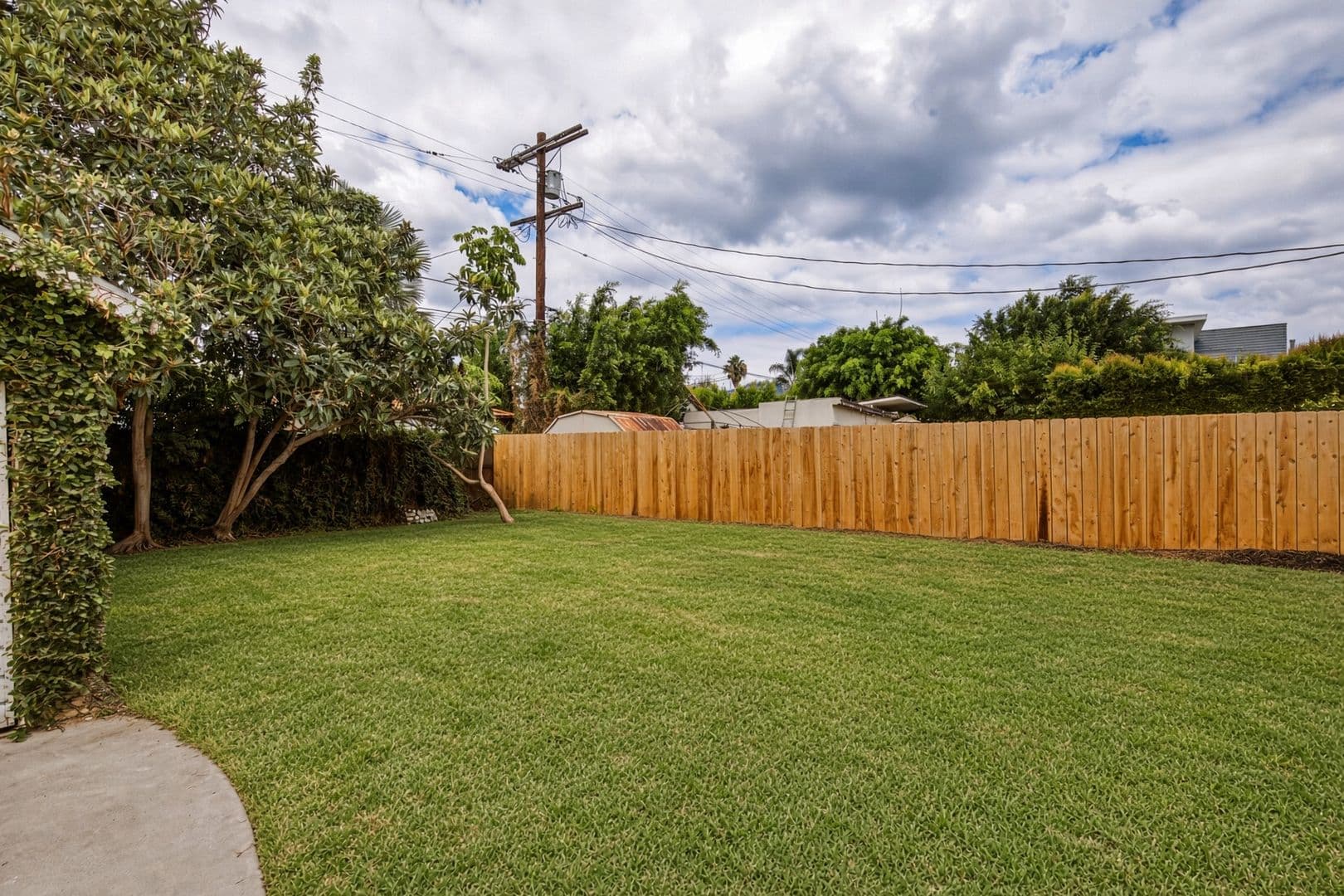 Los Angeles House: 525 N Crescent Heights