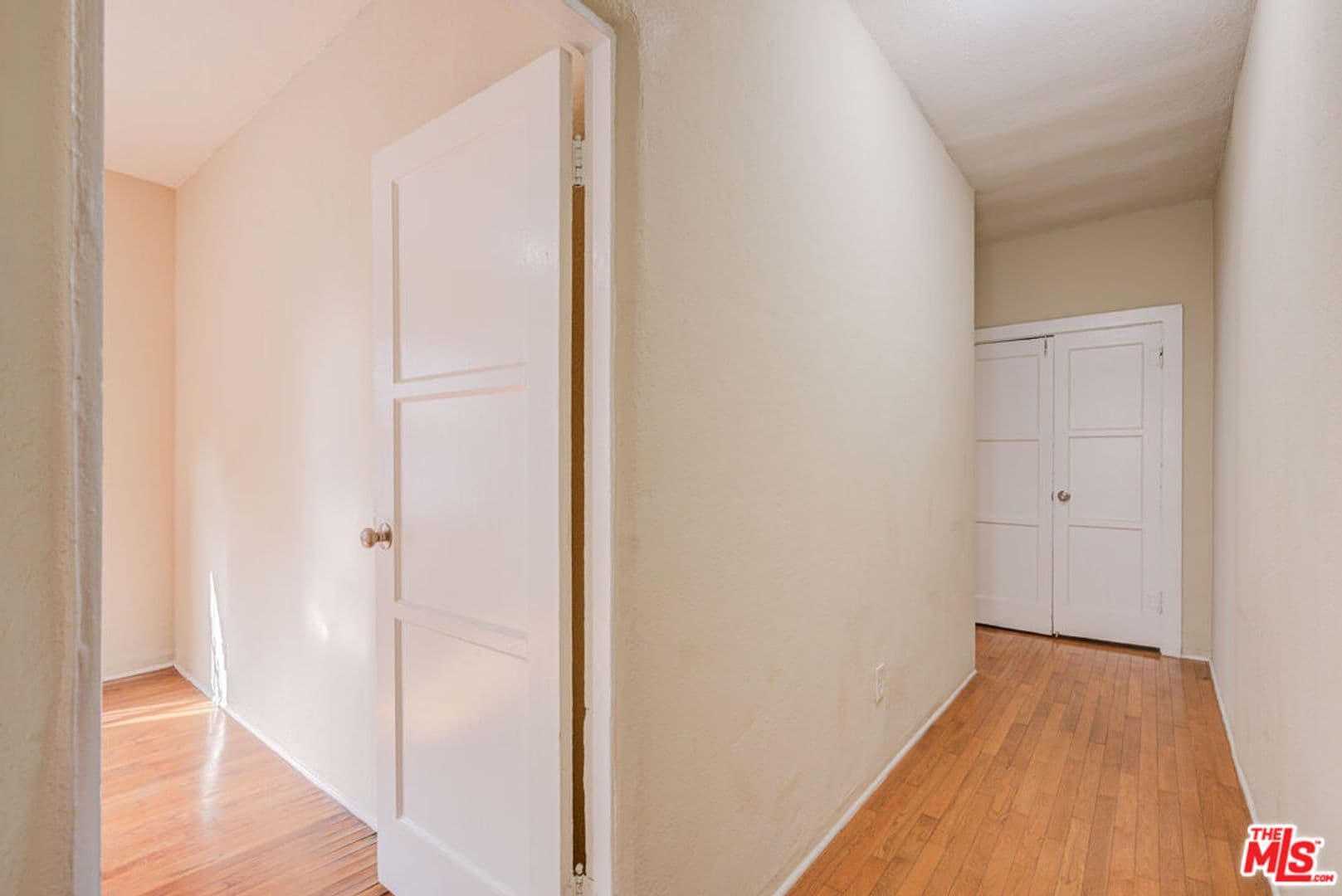 Los Angeles Apartment: 1492 Silver Lake Blvd