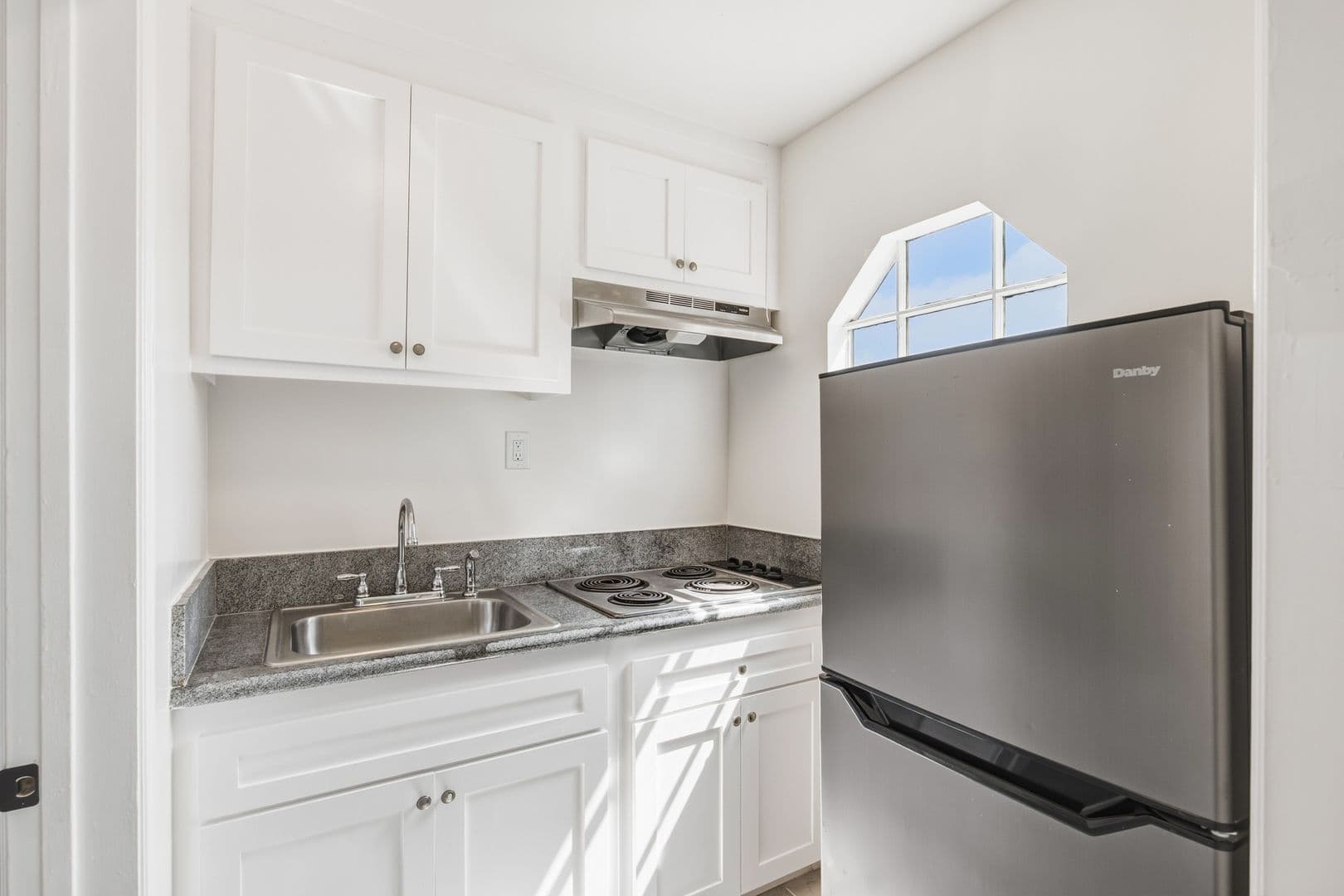 Santa Monica Apartment: 2521 Euclid Street