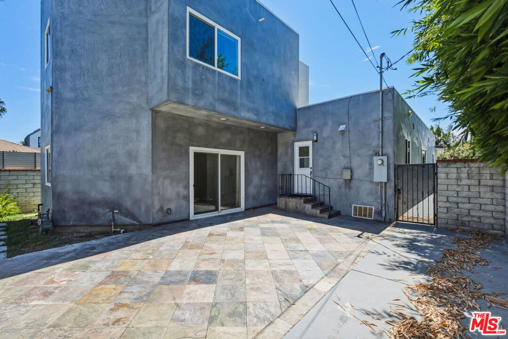 Venice House: 869 Warren Ave