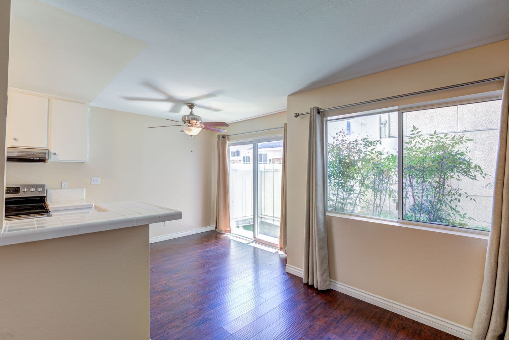Sherman Oaks Apartment: 4558 Willis Avenue