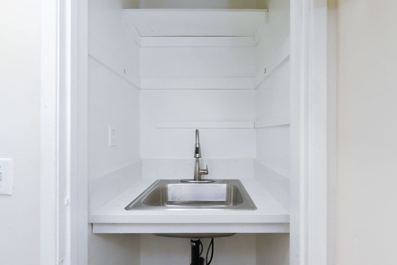 Los Angeles Apartment: 122 S. Berendo Street