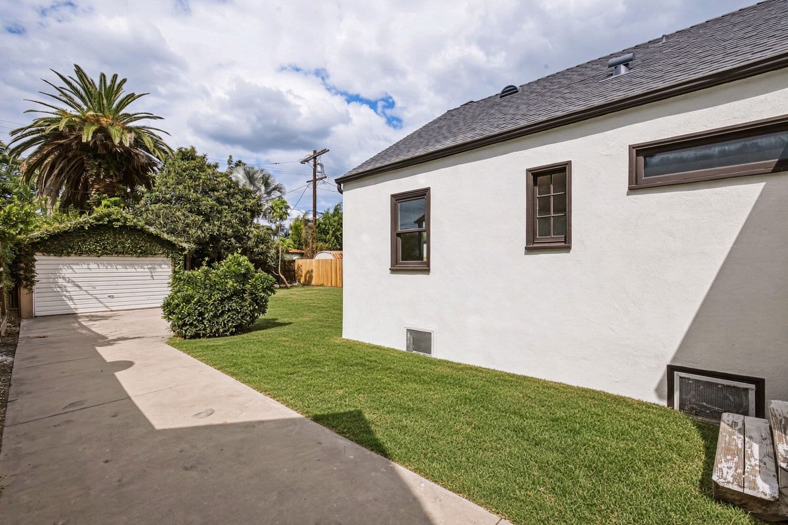 Los Angeles House: 525 N Crescent Heights