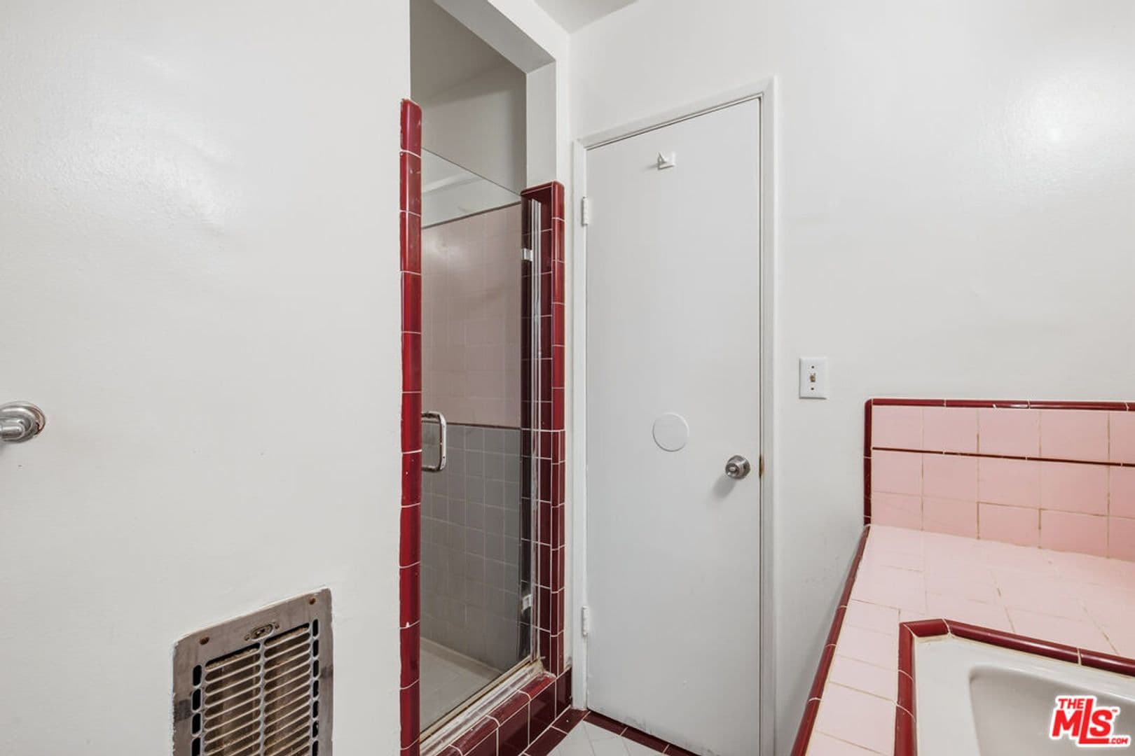 Los Angeles Apartment: 1058 S Wooster St