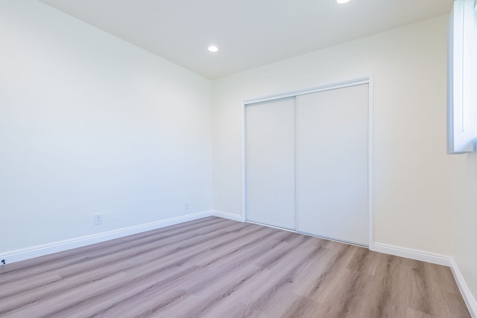 Redondo Beach Apartment: 2107 Pullman Lane