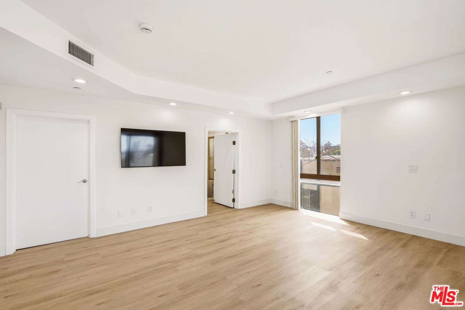 Beverly Hills Condo: 121 South Canon Drive