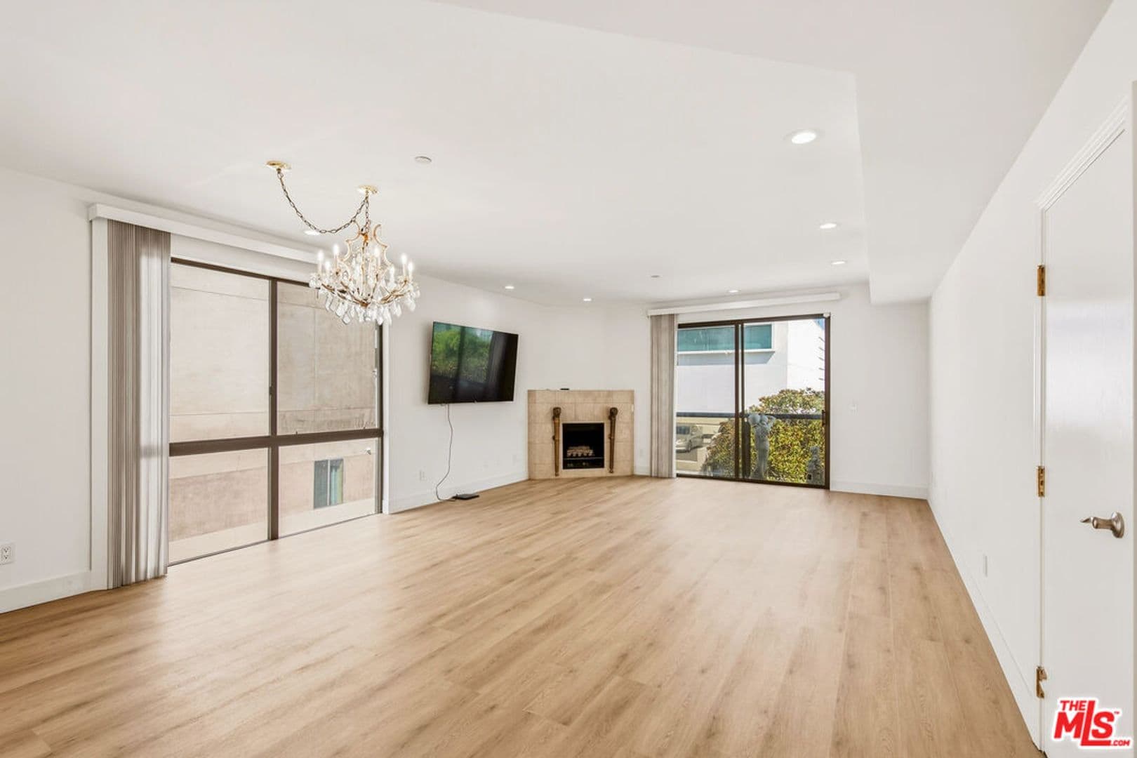 Beverly Hills Condo: 121 South Canon Drive