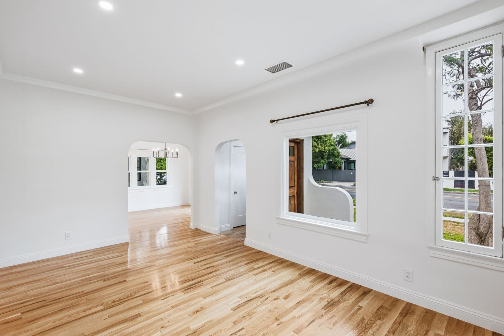 Los Angeles House: 525 N Crescent Heights