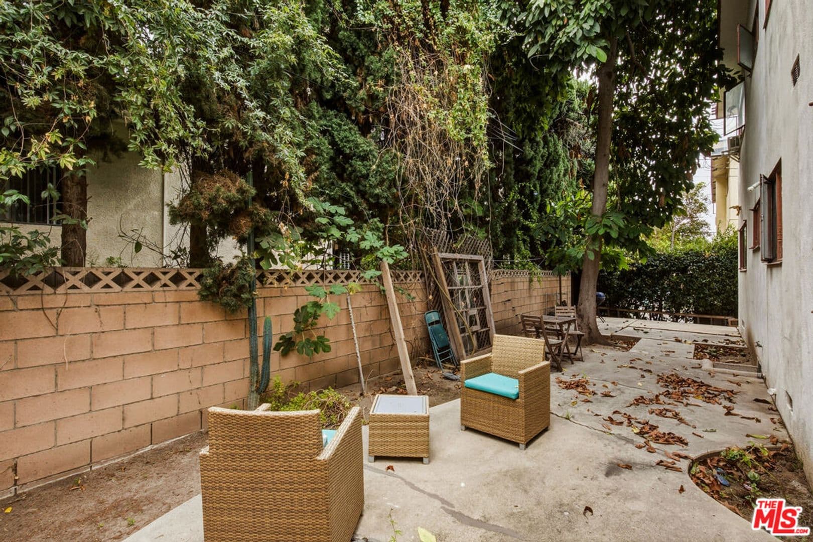 Los Angeles Apartment: 1058 S Wooster St