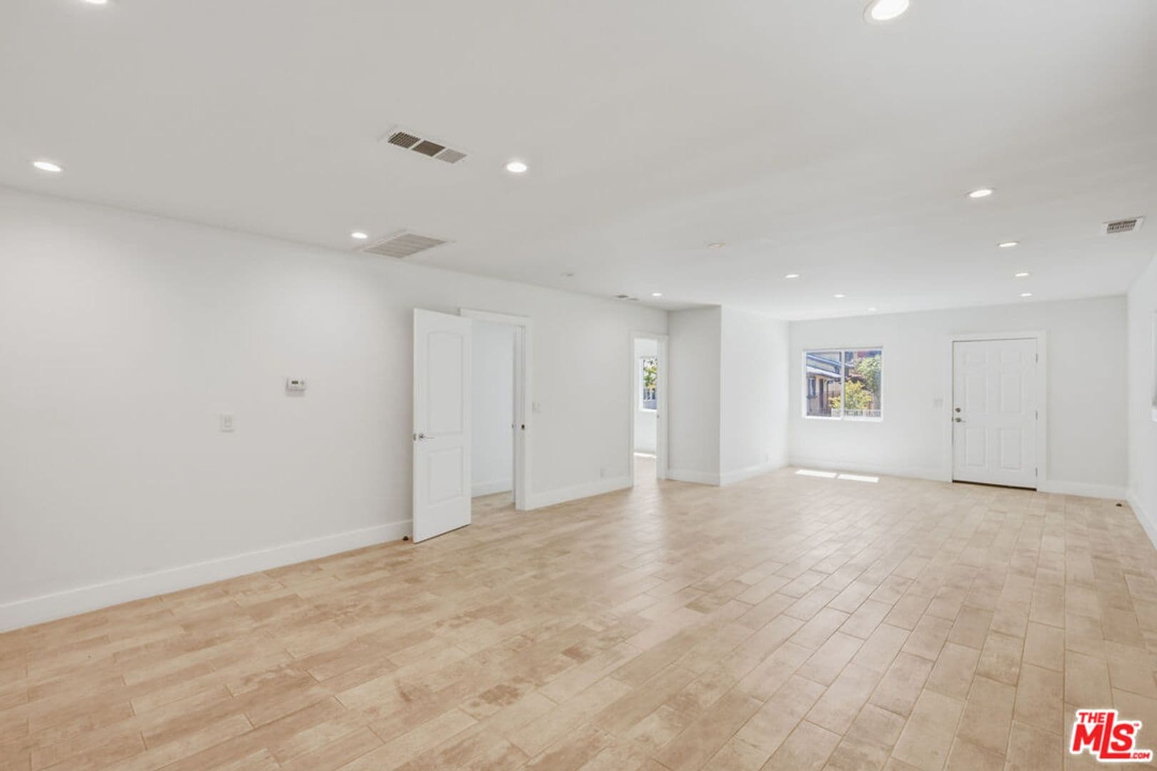 Venice House: 869 Warren Ave