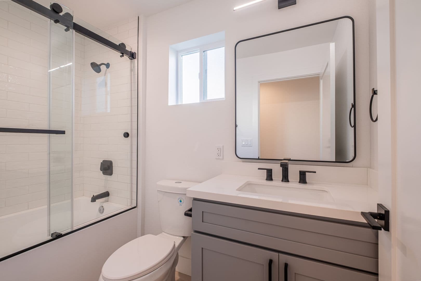 Redondo Beach Apartment: 2107 Pullman Lane
