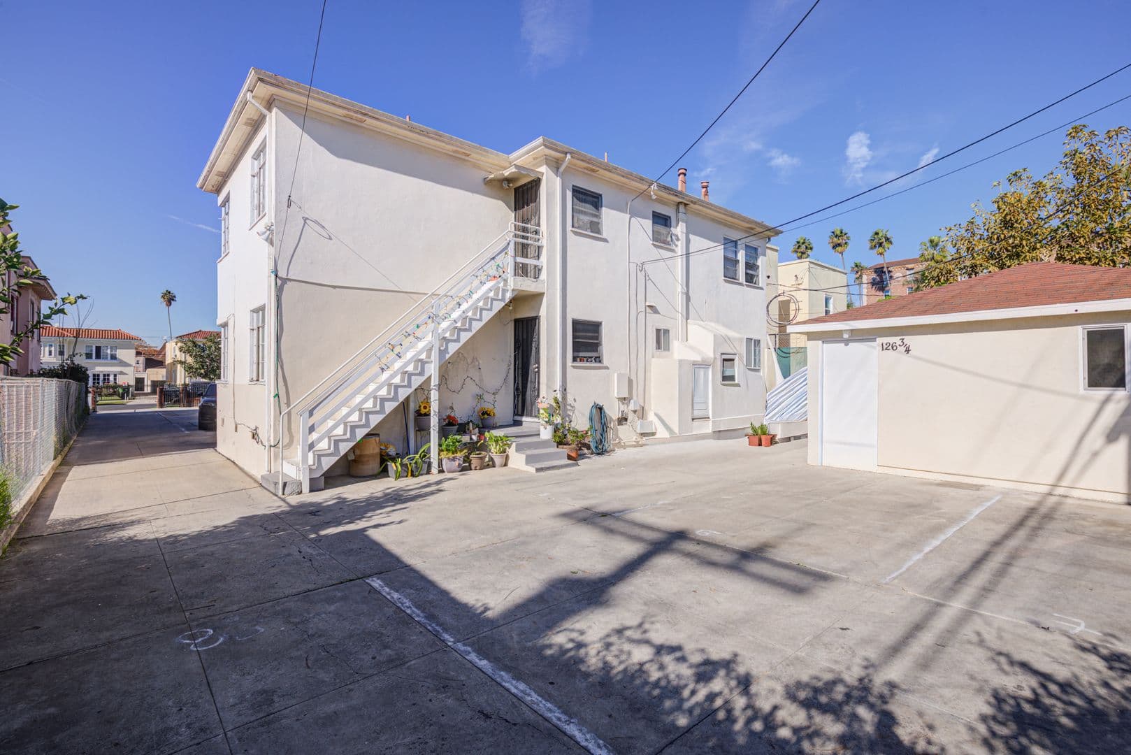Los Angeles Apartment: 122 S. Berendo Street