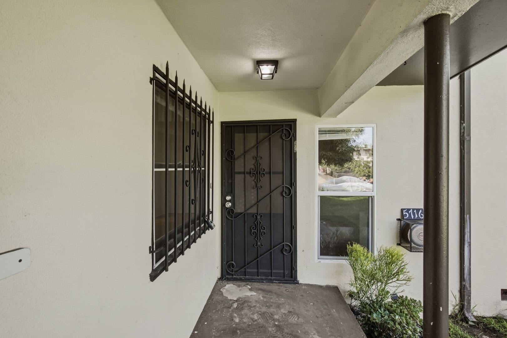 Los Angeles Apartment: 5700 Corbett Street