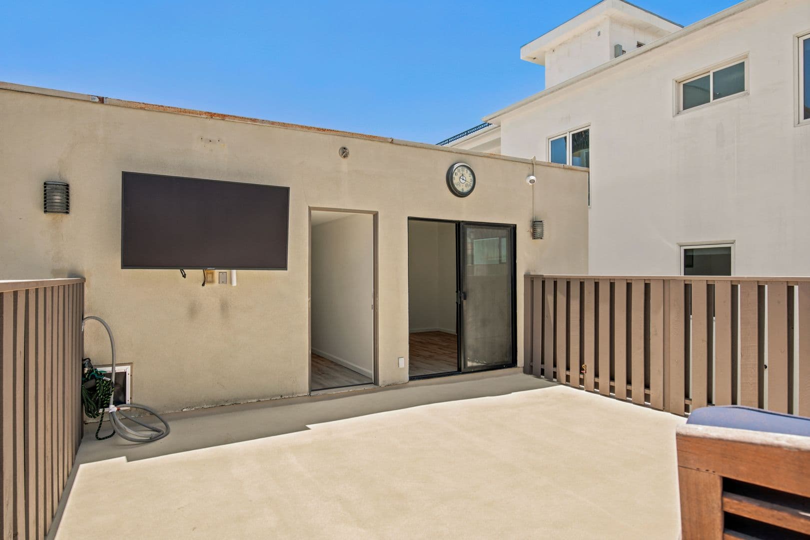 Marina del Rey Apartment: 21-23 Privateer Street