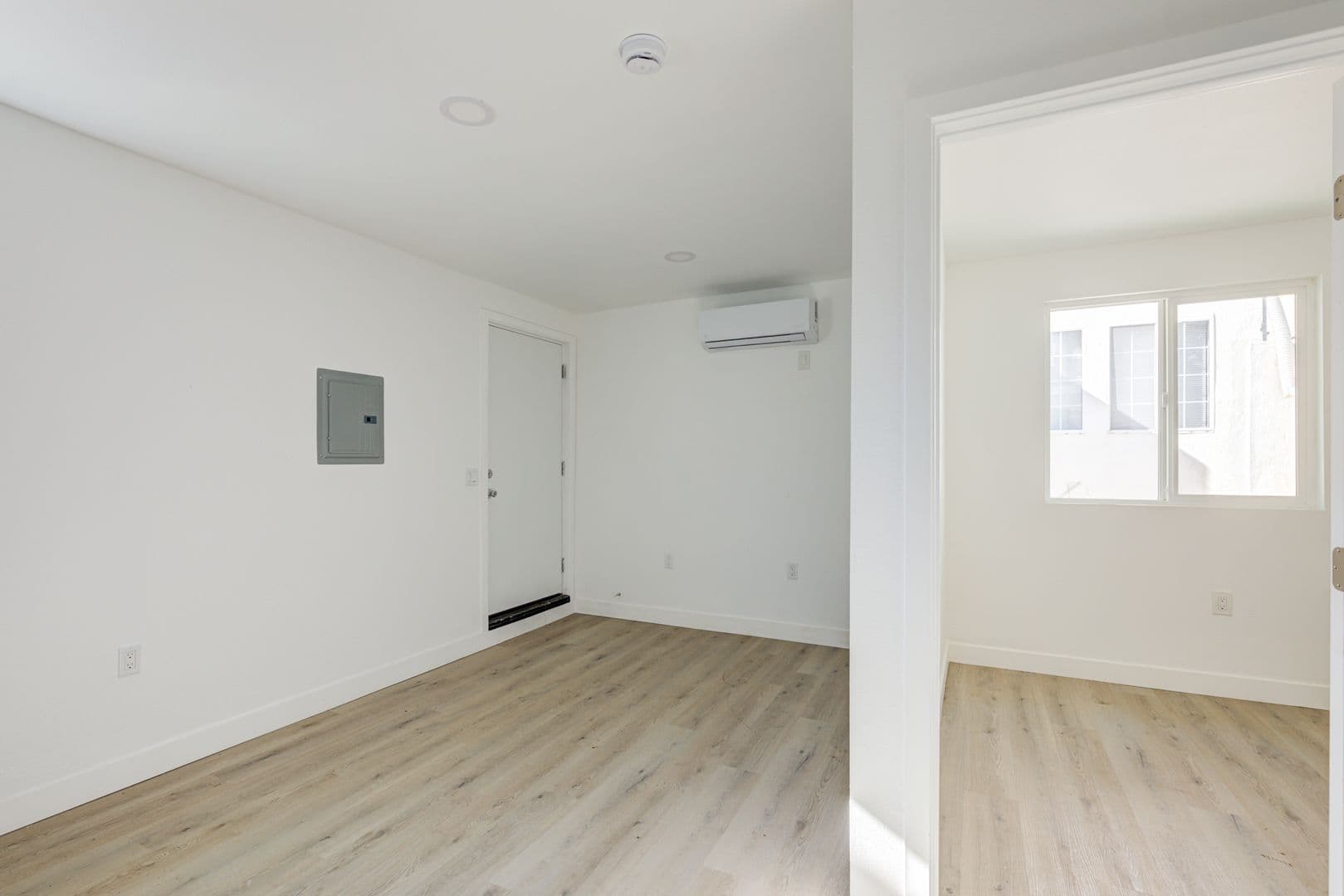 Los Angeles Apartment: 122 S. Berendo Street