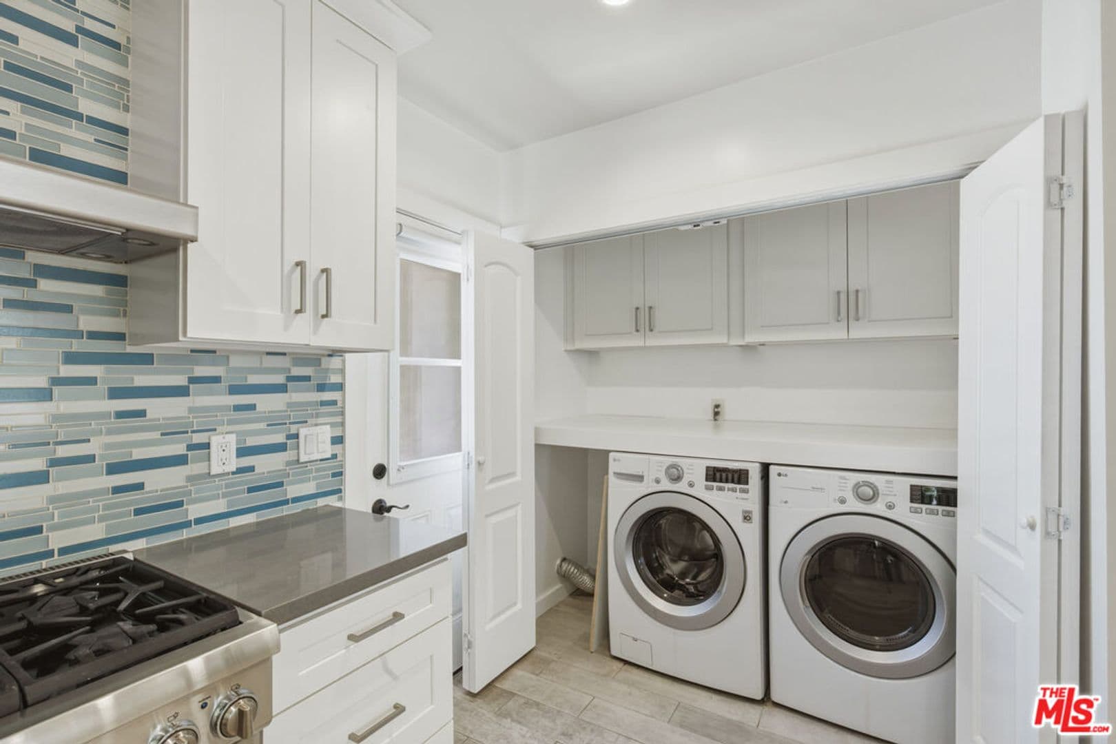 Venice House: 869 Warren Ave