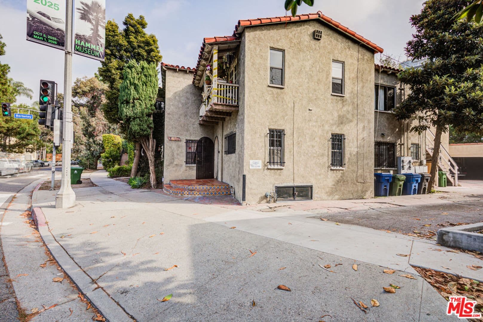 Los Angeles Apartment: 1492 Silver Lake Blvd