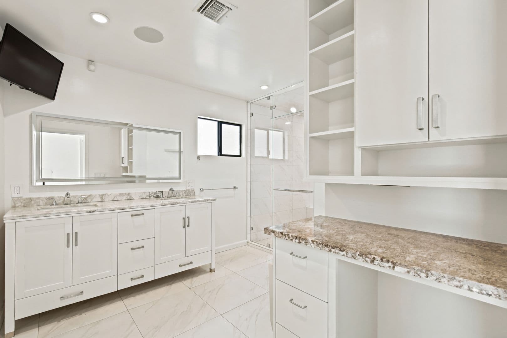 Marina del Rey Apartment: 21-23 Privateer Street