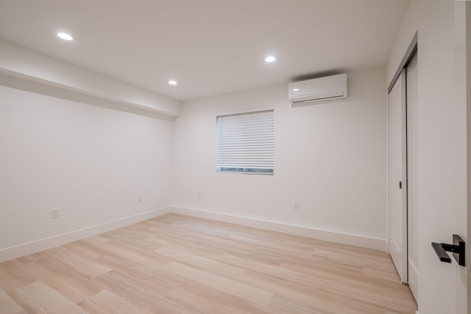 Redondo Beach Apartment: 2107 Pullman Lane