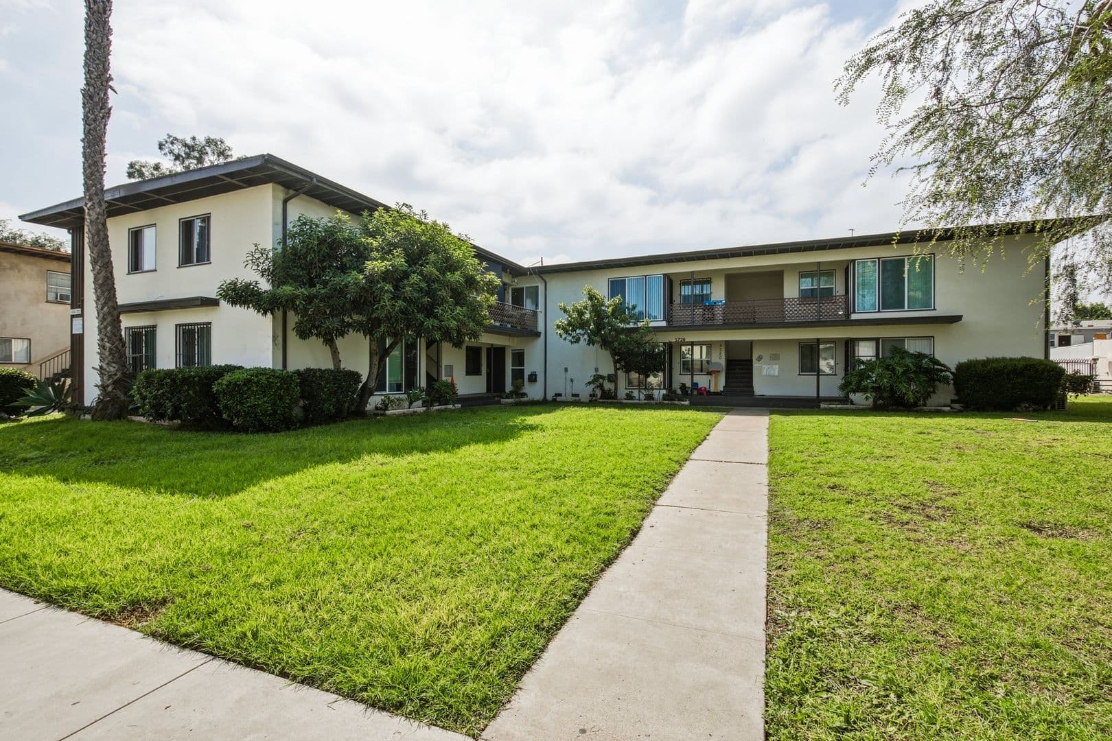 Los Angeles Apartment: 5700 Corbett Street