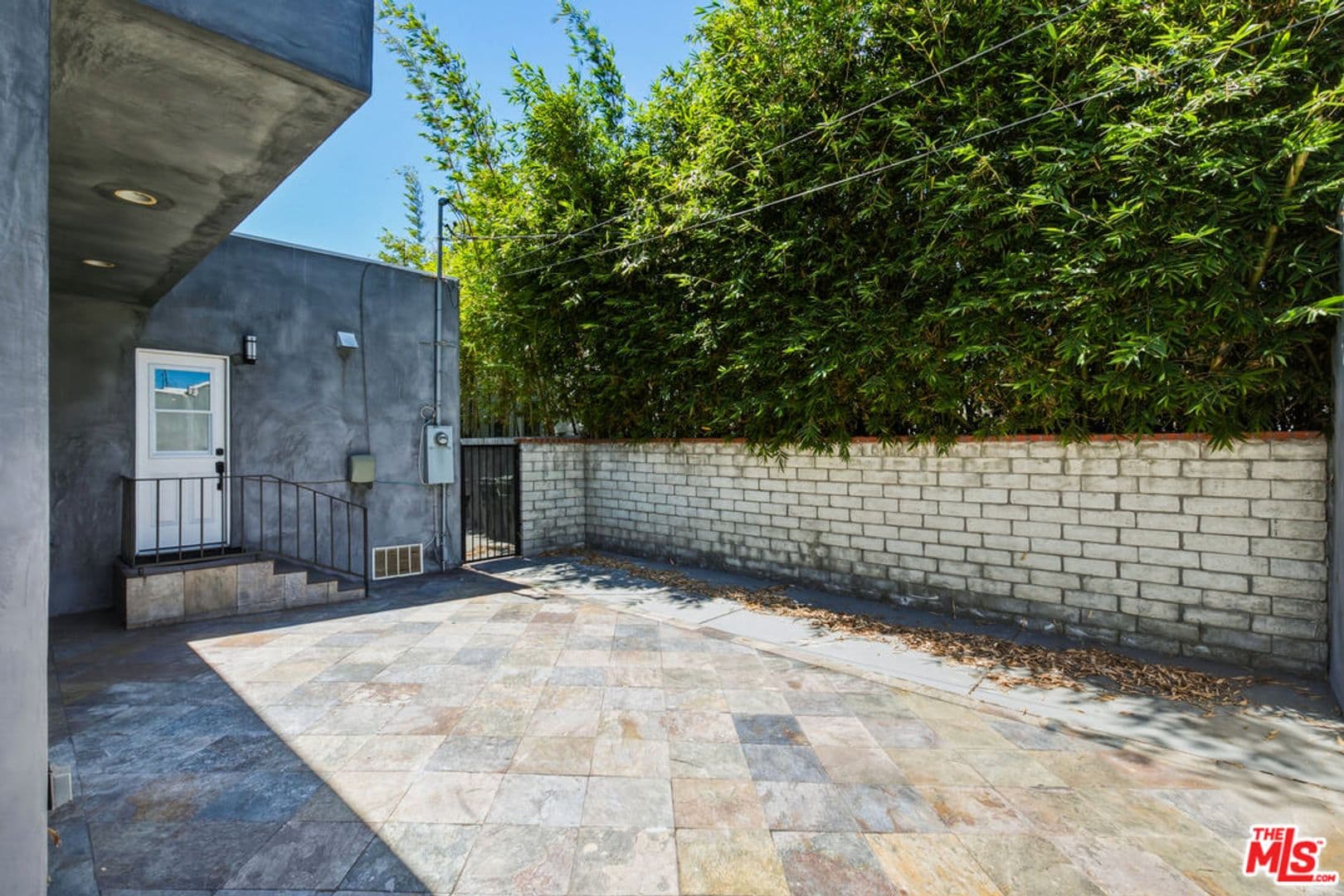 Venice House: 869 Warren Ave