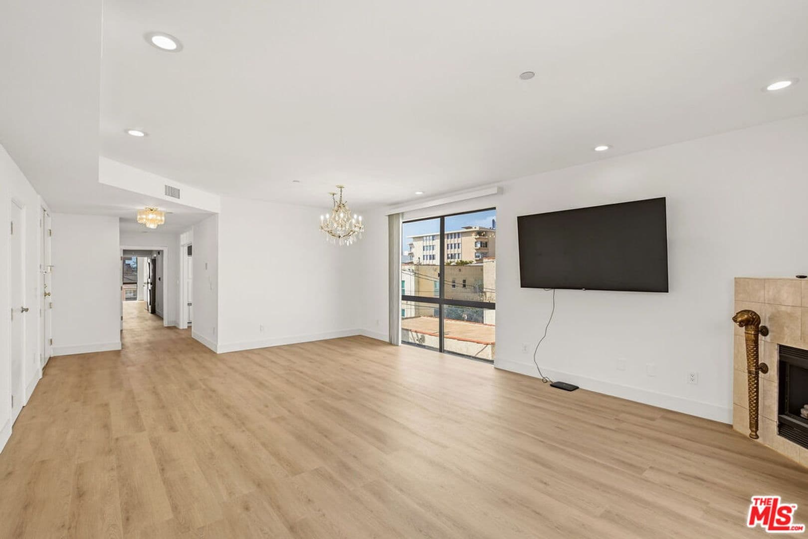 Beverly Hills Condo: 121 South Canon Drive