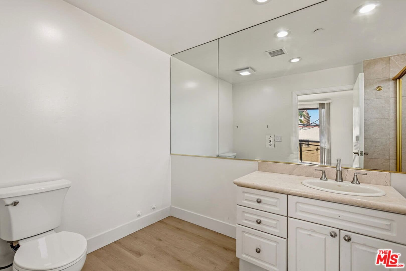 Beverly Hills Condo: 121 South Canon Drive