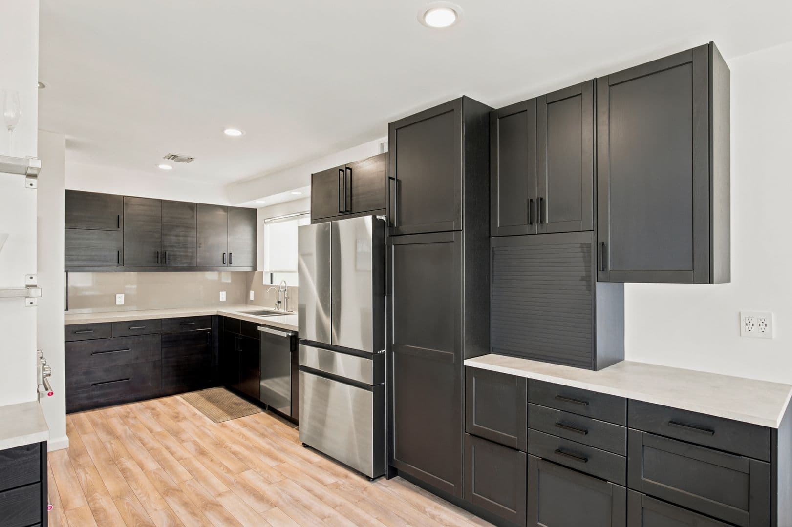 Marina del Rey Apartment: 21-23 Privateer Street