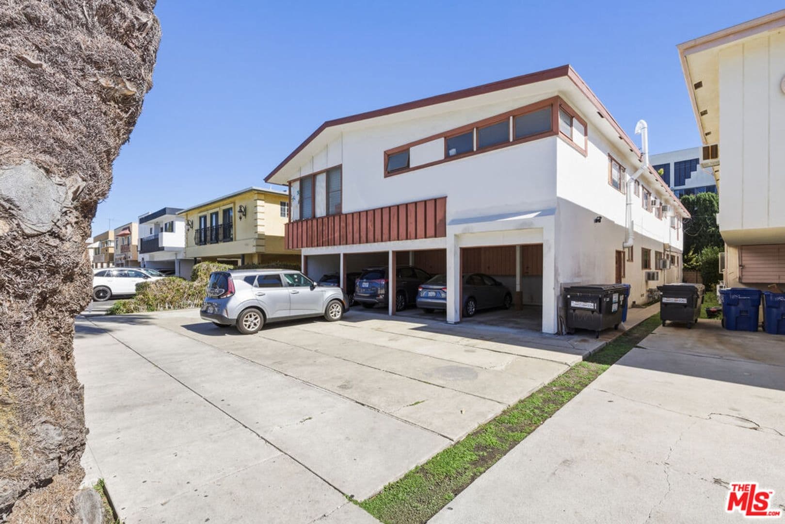 Los Angeles Apartment: 1058 S Wooster St