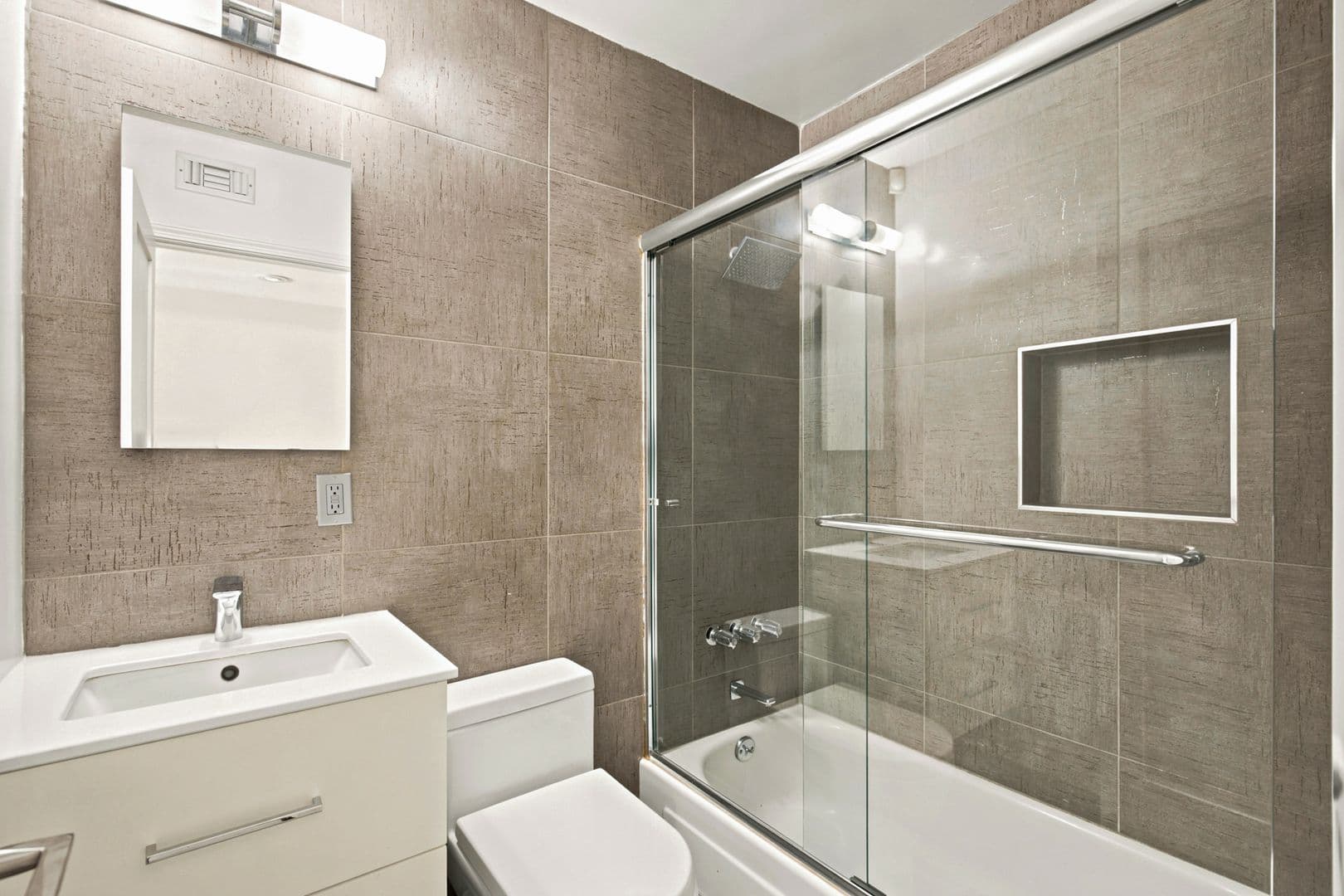 Marina del Rey Apartment: 21-23 Privateer Street