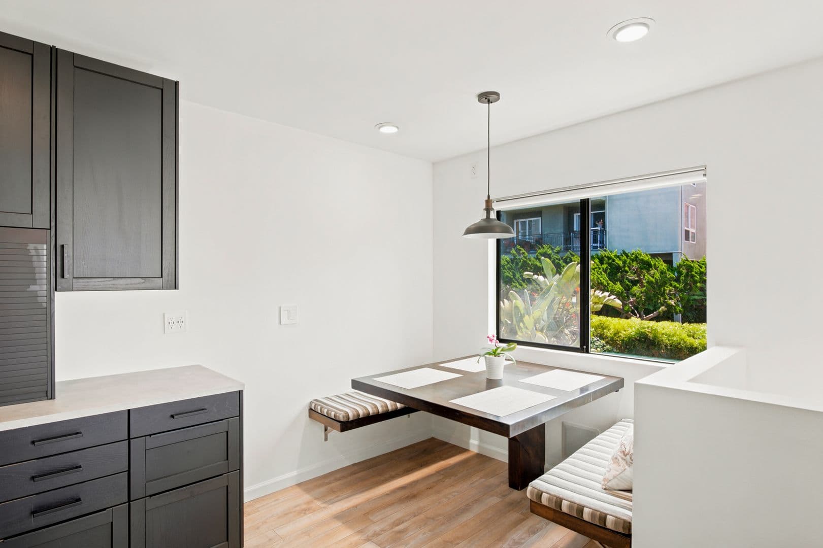 Marina del Rey Apartment: 21-23 Privateer Street