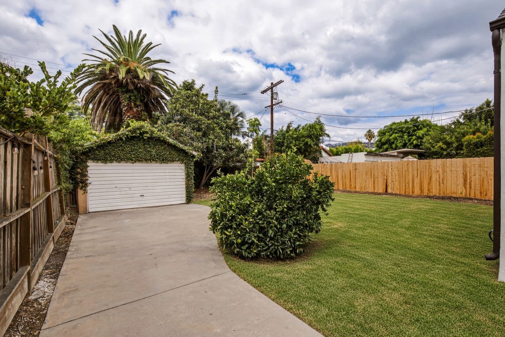 Los Angeles House: 525 N Crescent Heights