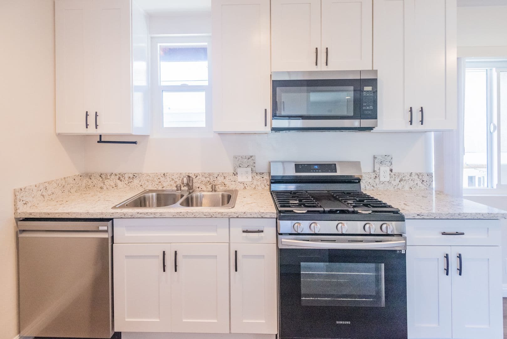 Redondo Beach Apartment: 2107 Pullman Lane