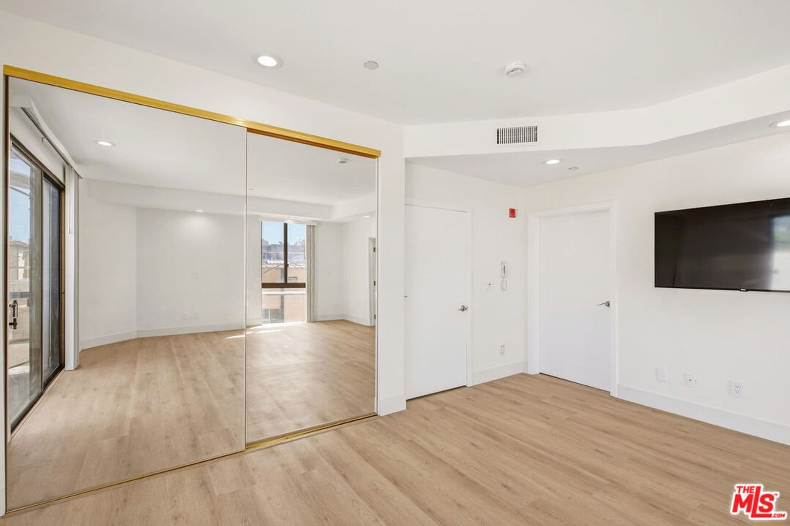 Beverly Hills Condo: 121 South Canon Drive