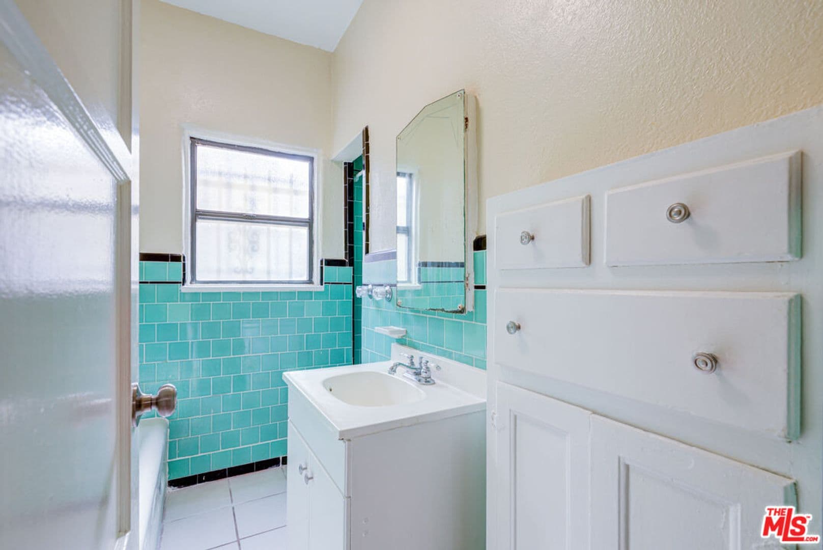 Los Angeles Apartment: 1492 Silver Lake Blvd