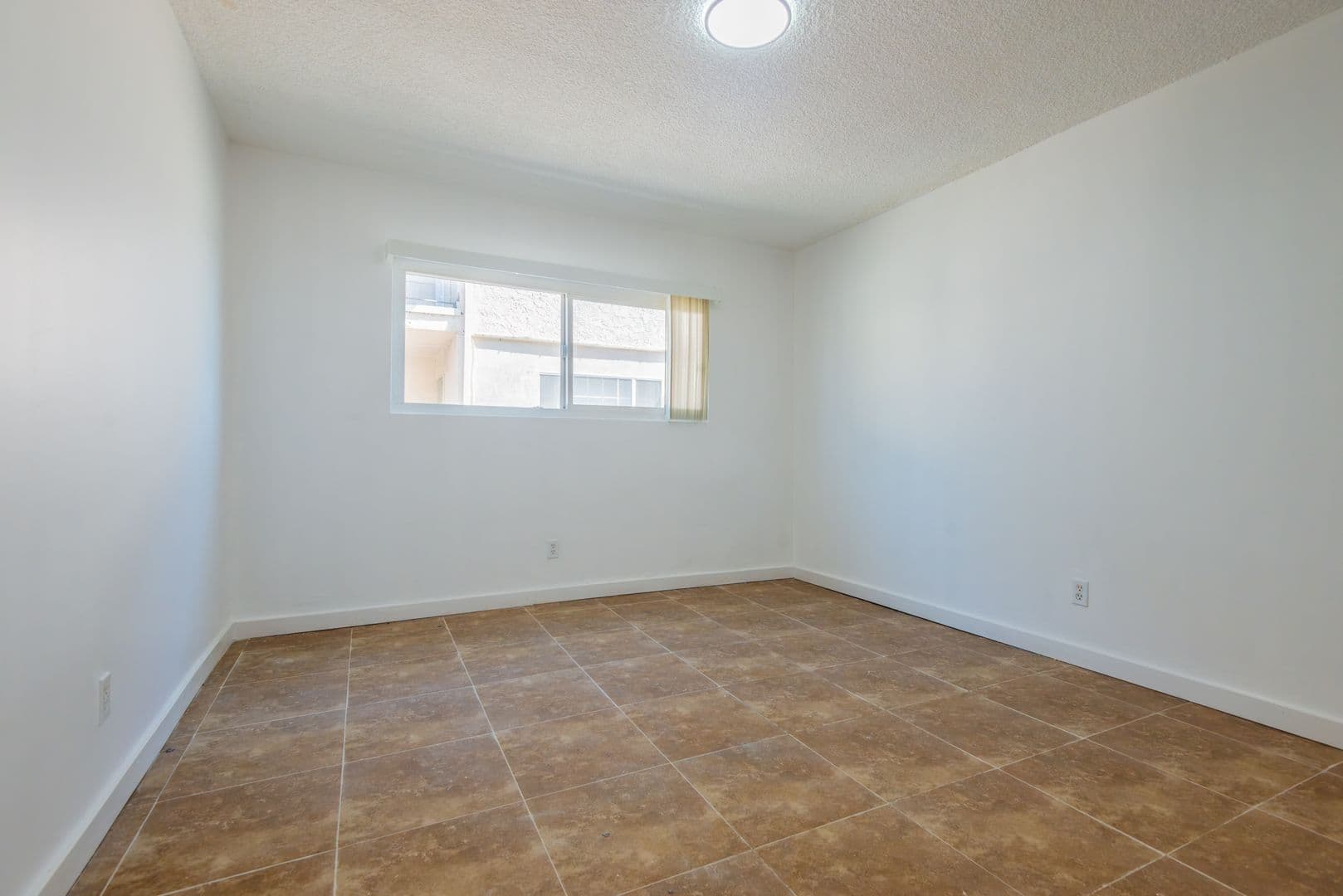 North Hollywood Apartment: 13135 Vanowen Street