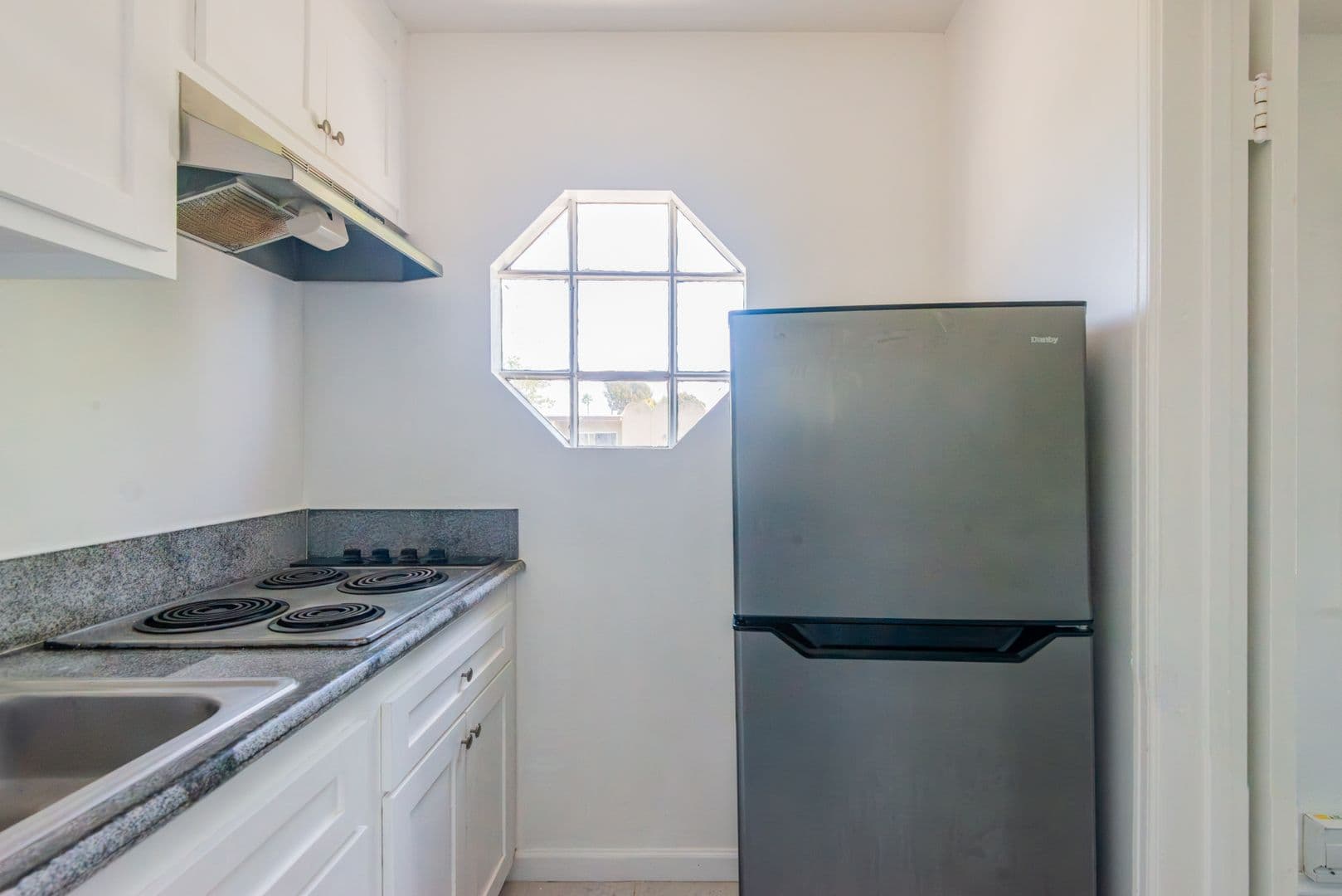 Santa Monica Apartment: 2521 Euclid Street