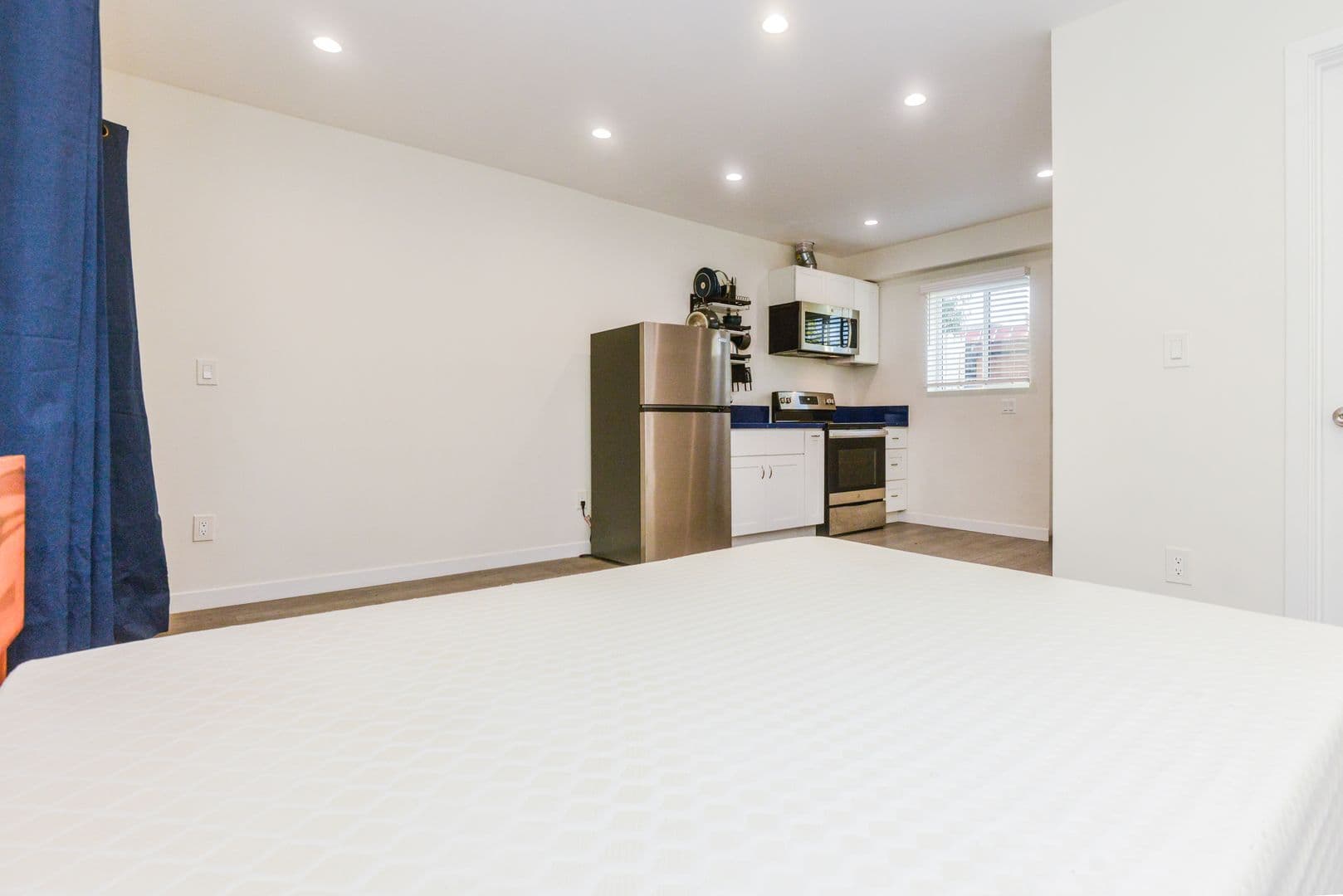 Los Angeles Apartment: 8972 W 24th St
