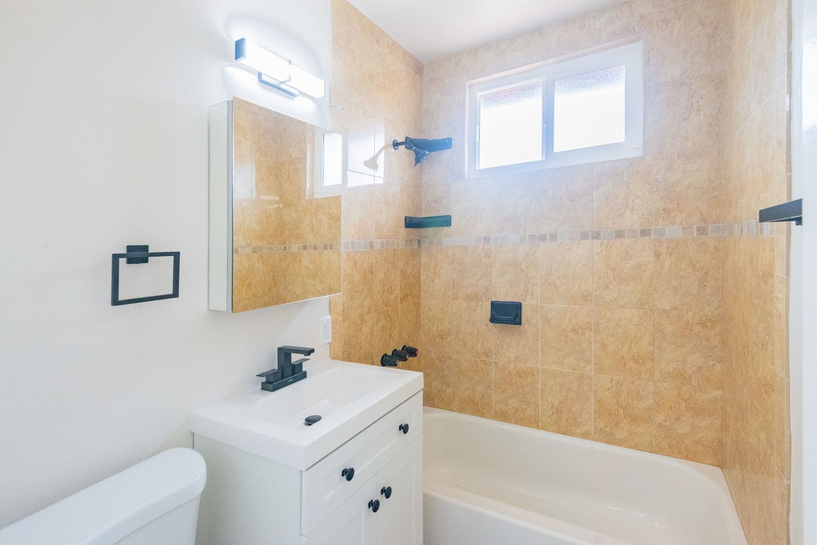 Redondo Beach Apartment: 2107 Pullman Lane