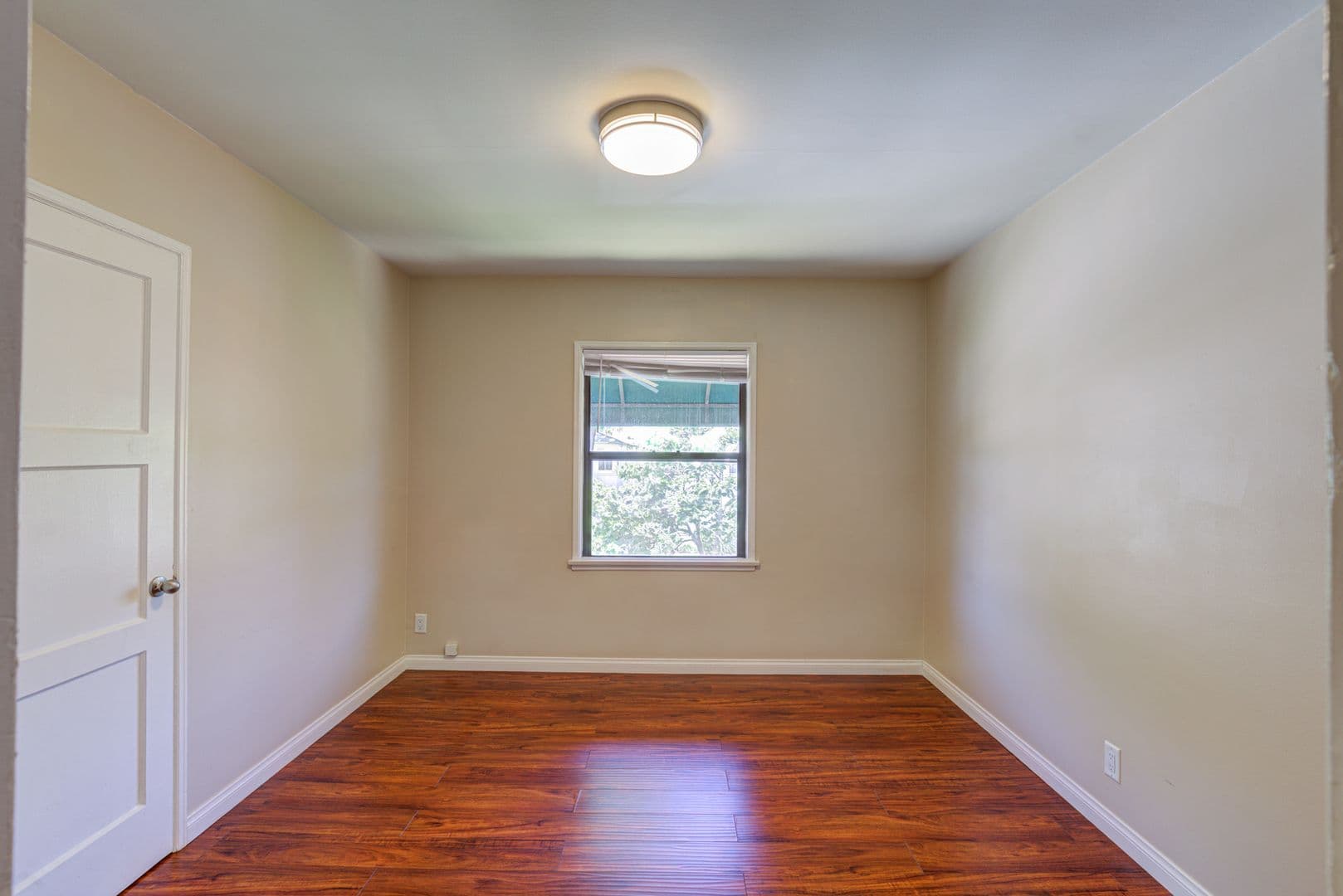 Los Angeles Apartment: 1154 S. Plymouth Blvd.