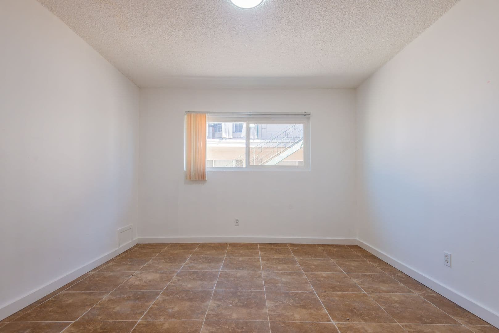 North Hollywood Apartment: 13135 Vanowen Street