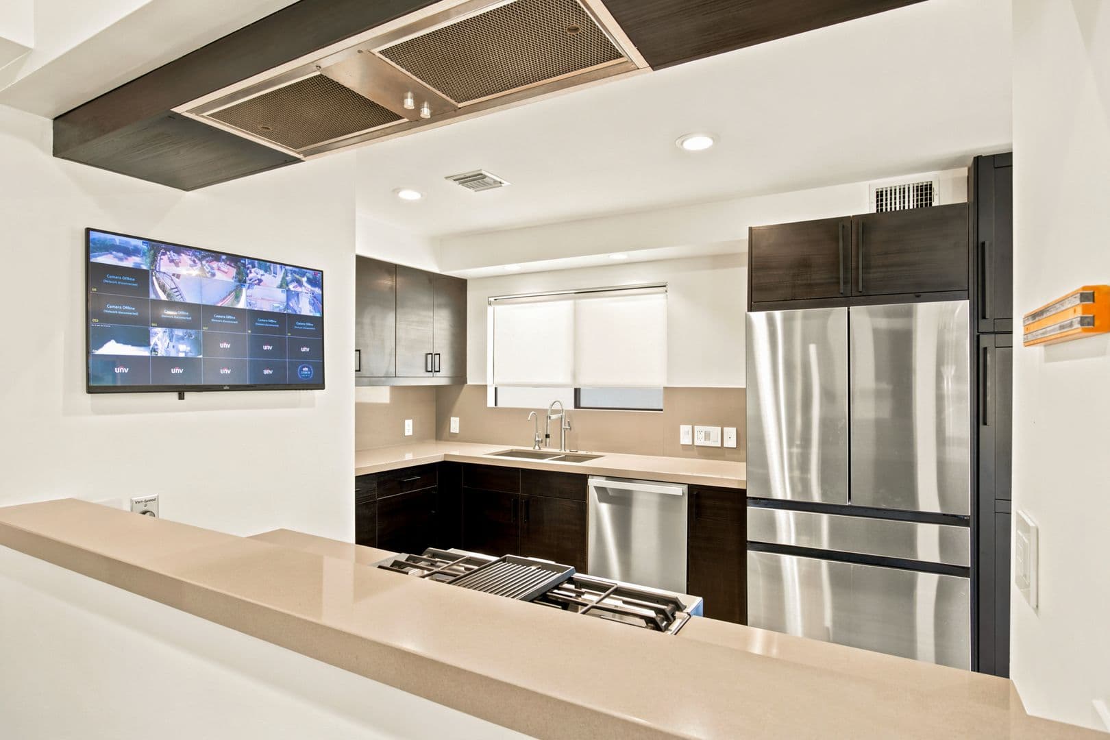 Marina del Rey Apartment: 21-23 Privateer Street