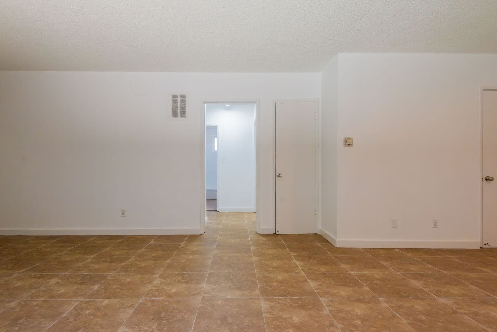 North Hollywood Apartment: 13135 Vanowen Street