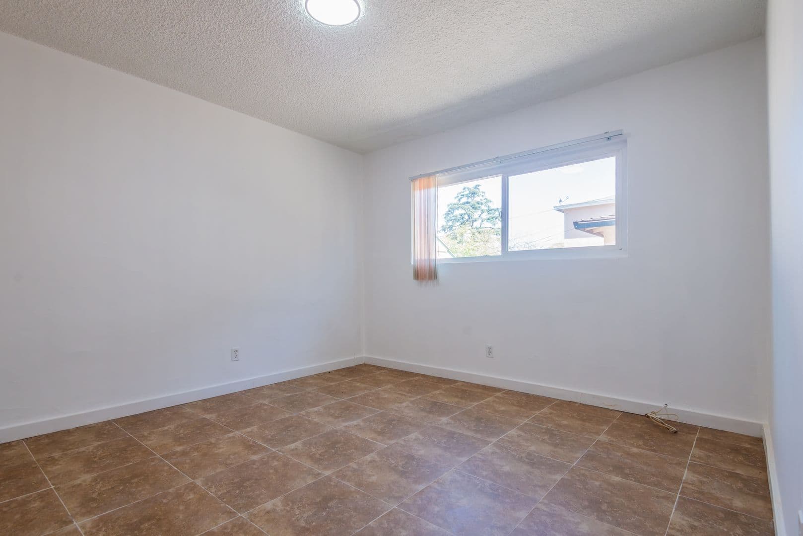 North Hollywood Apartment: 13135 Vanowen Street